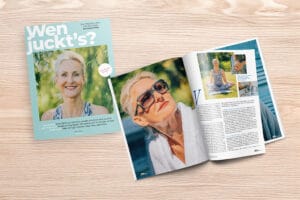 Das neue Magazin "Wen juckts" aufgeklappt auf einem Tisch