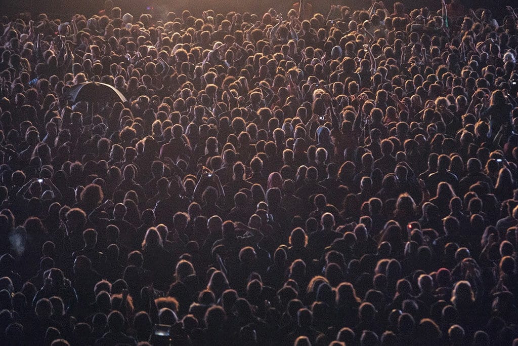 Menschenmenge bei einem Konzert