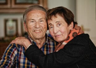 Die 73-jährige Edda Brandl geht mit viel positiver Energie durch ihren Alltag mit Parkinson