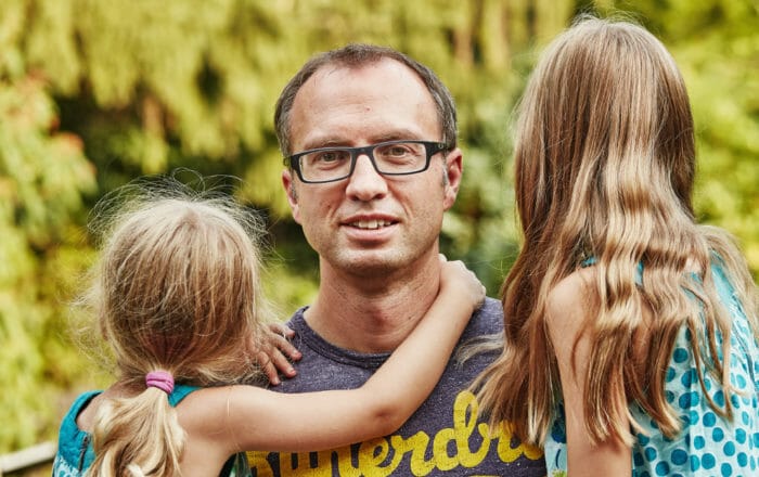 Ralph Lange ist mit 41 Jahren gerade zum zweiten Mal Vater geworden, als die Diagnose Parkinson in sein Leben tritt
