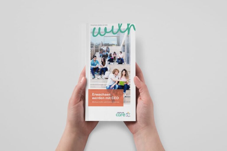 Gruppe Jugendlicher im Schulraum
