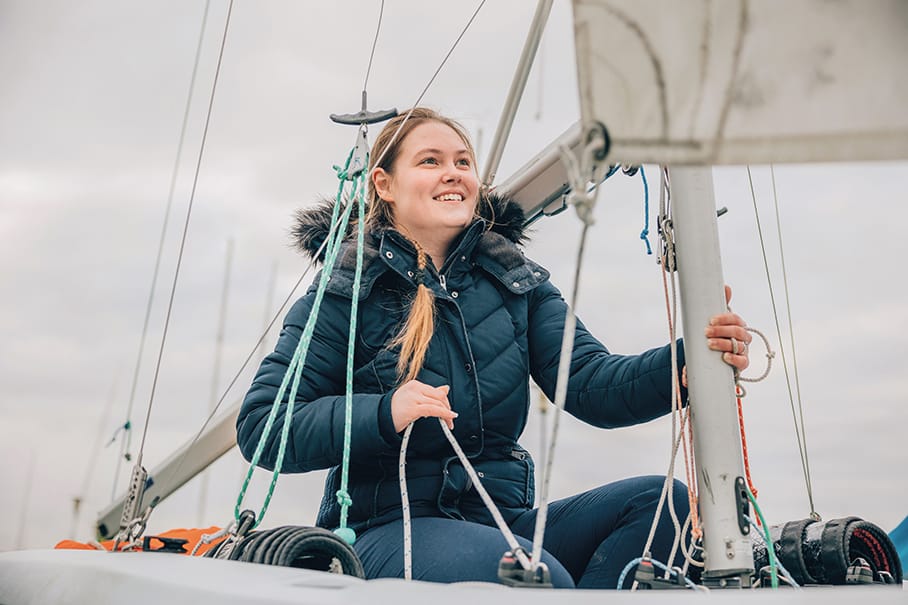 Laura auf einem Boot