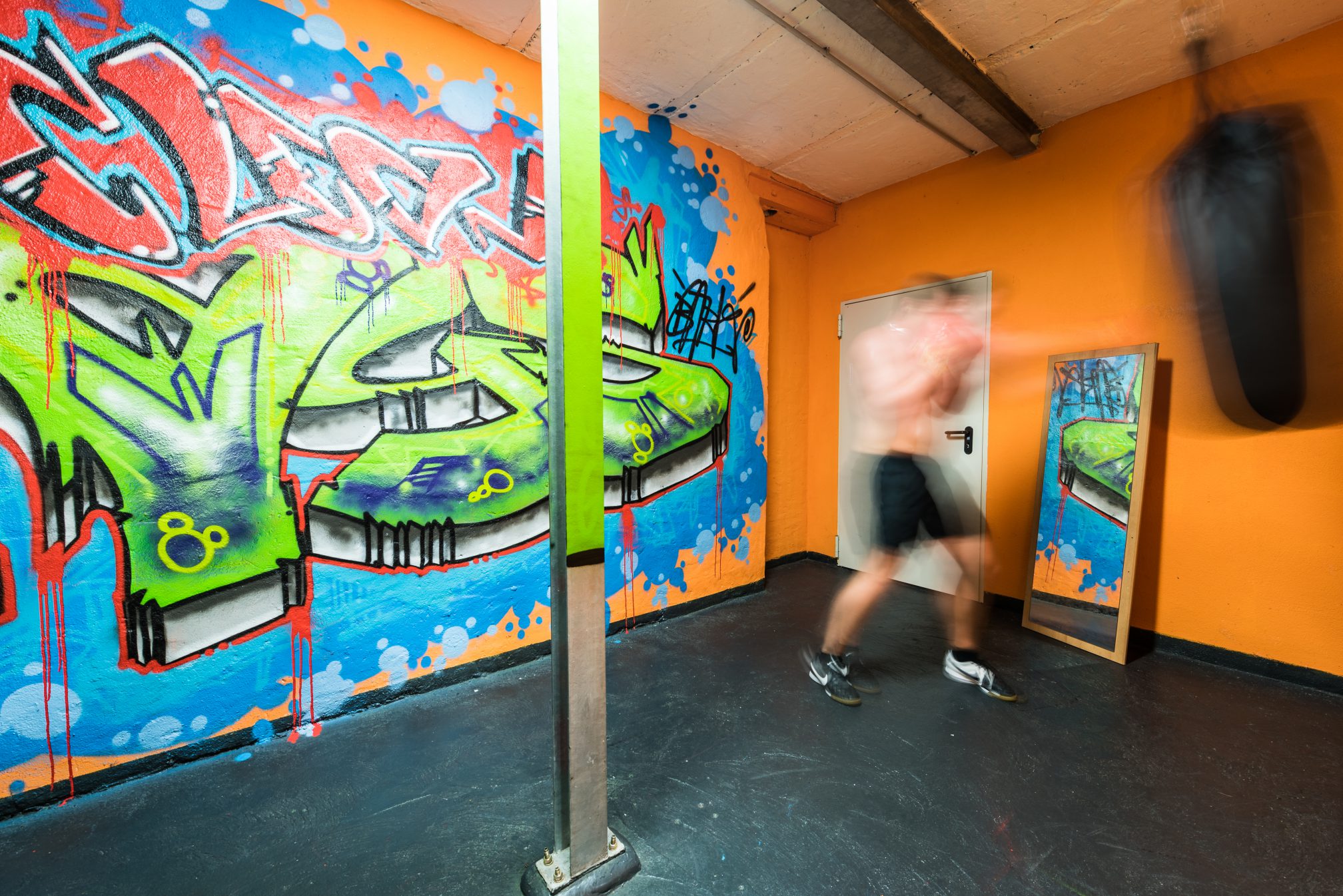 Sportaktivität Boxen für Klienten im Fitnessraum der Clean WeGe - Impression aus der PLUS-Stadt Stuttgart