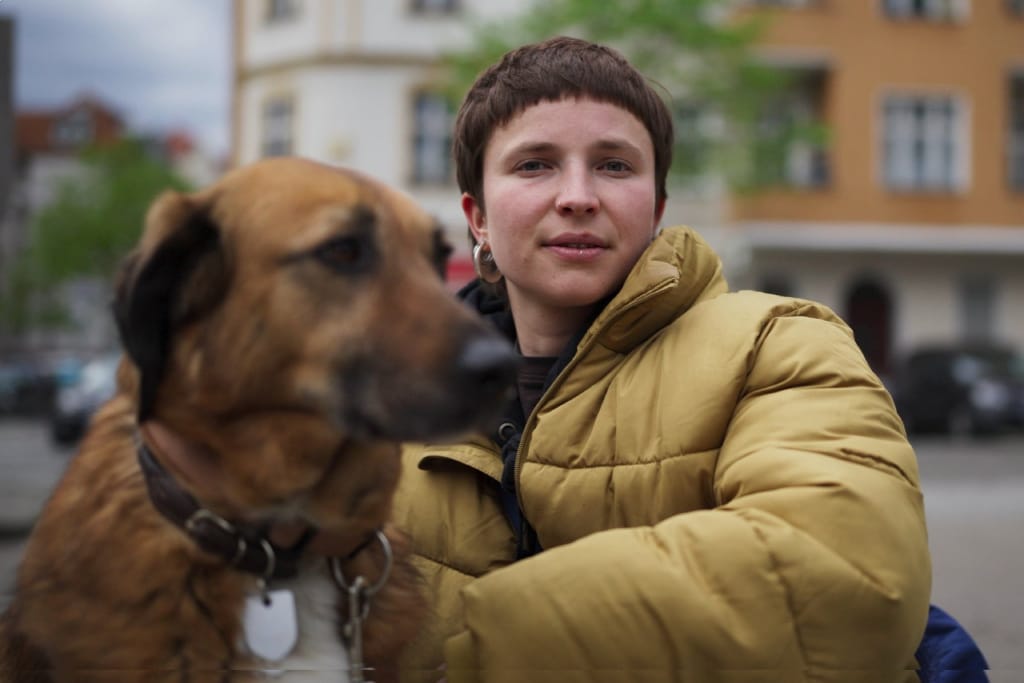 Leo mit ihrem Hund