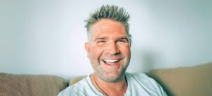 Thomas strahlt ohne Psoriasis