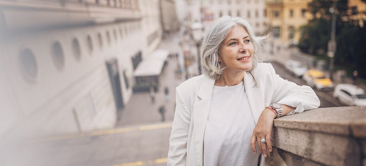 Frau mit Eierstockkrebs in der Stadt