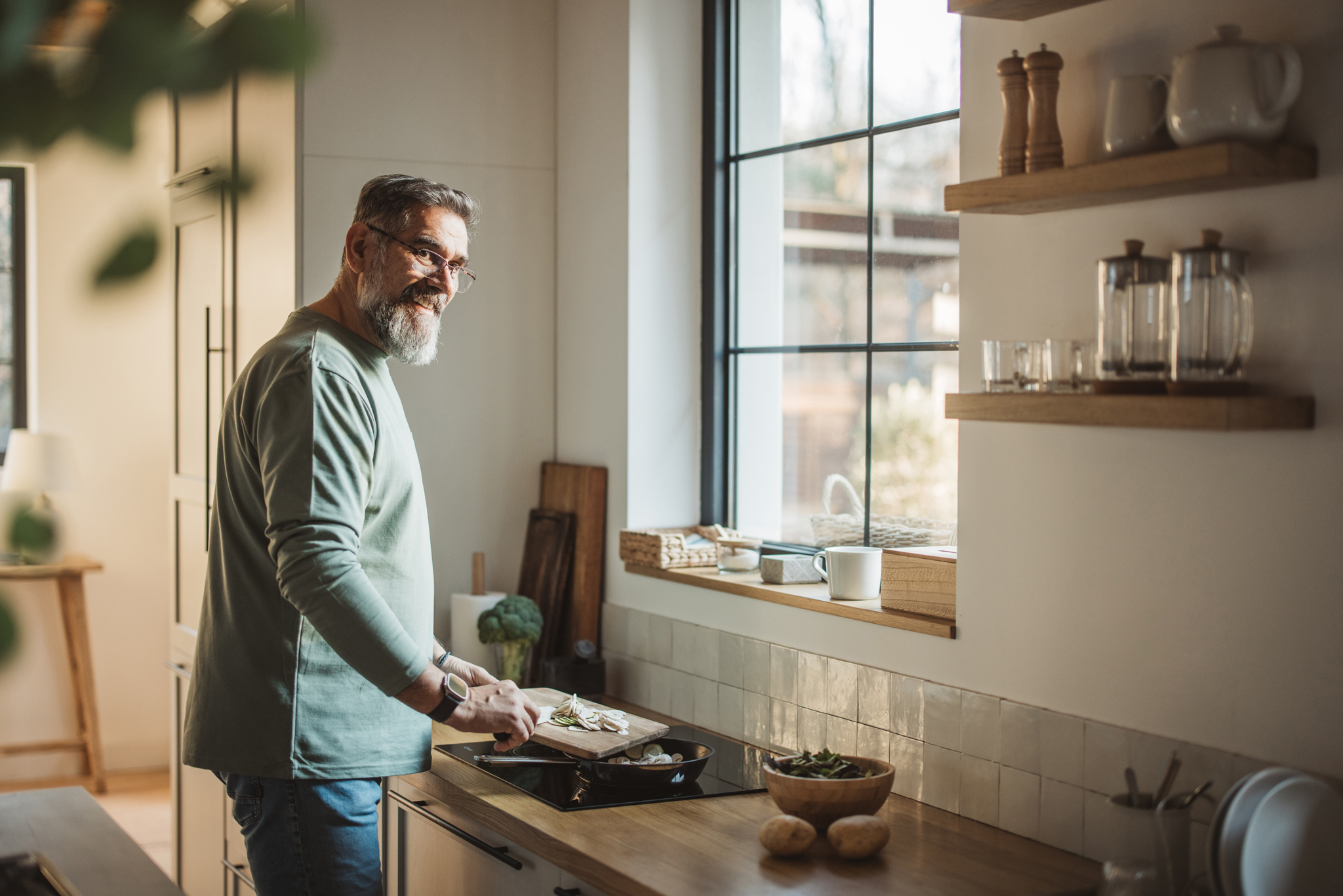 Hilfsmittel können bei Sehstörungen unterstützen.