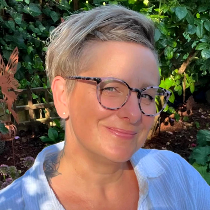 Melanie ist 52 und lebt seit ihrem 38. Lebensjahr mit der Parkinson- Krankheit