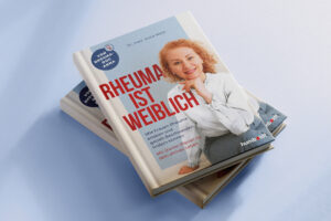 Frau bei einer Augenarztuntersuchung